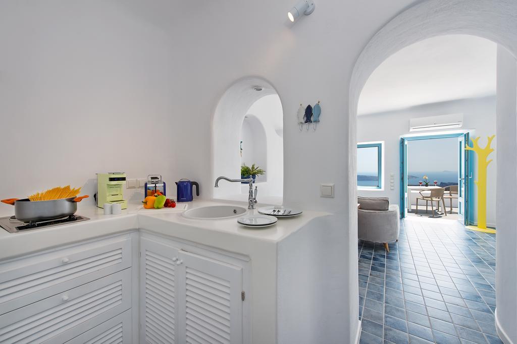 אימרוביגלי Ananda Suites חדר תמונה