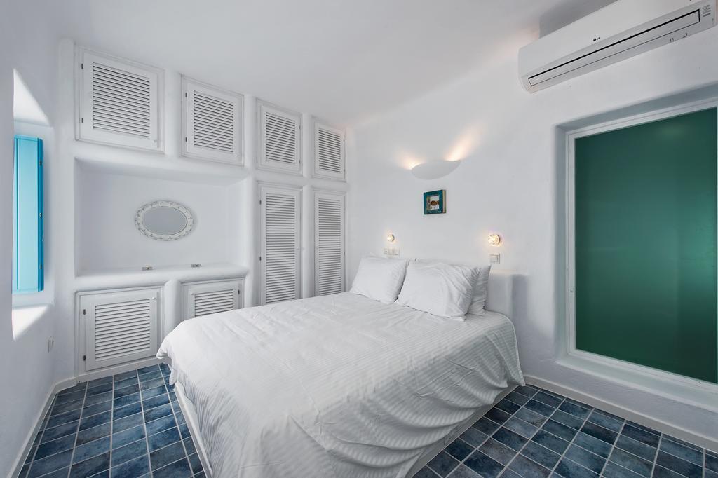 אימרוביגלי Ananda Suites חדר תמונה