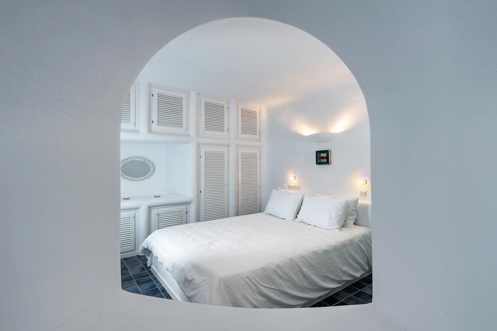 אימרוביגלי Ananda Suites חדר תמונה