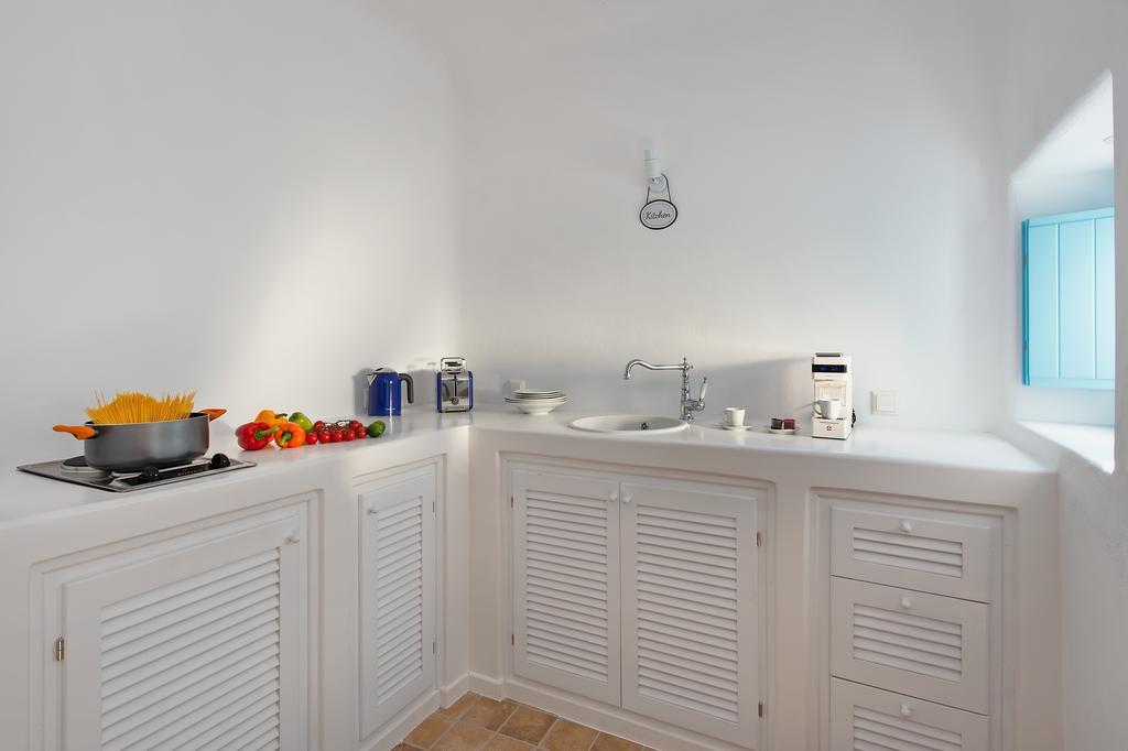 אימרוביגלי Ananda Suites חדר תמונה