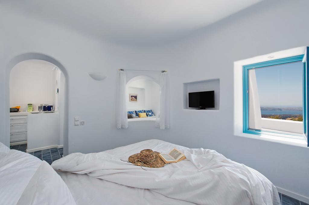 אימרוביגלי Ananda Suites חדר תמונה