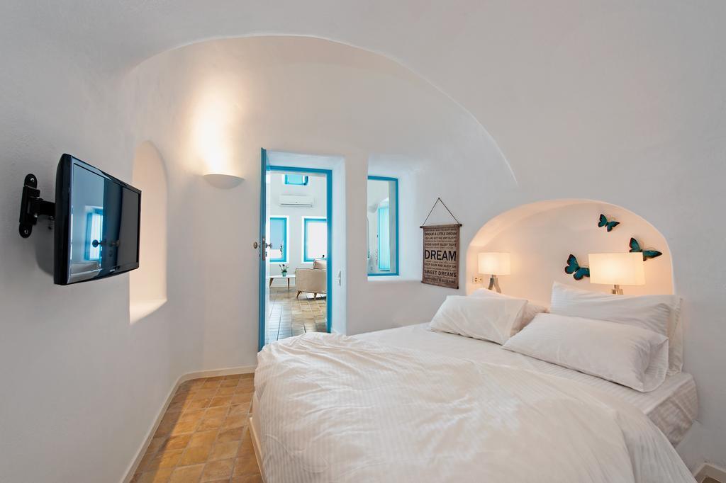 אימרוביגלי Ananda Suites חדר תמונה