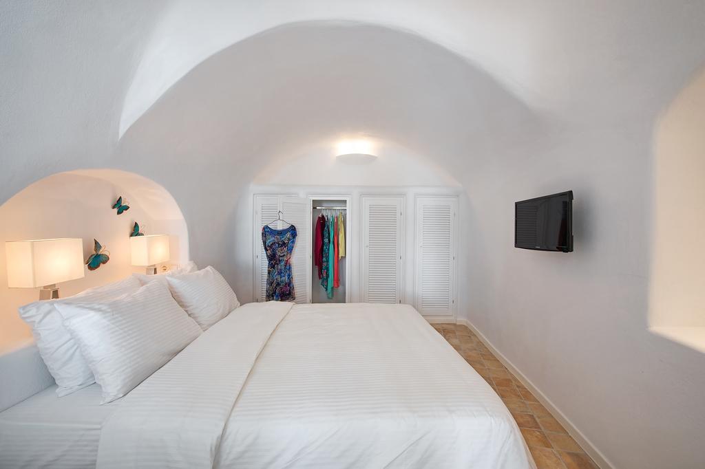 אימרוביגלי Ananda Suites חדר תמונה