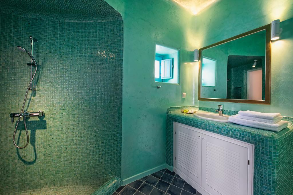 אימרוביגלי Ananda Suites חדר תמונה